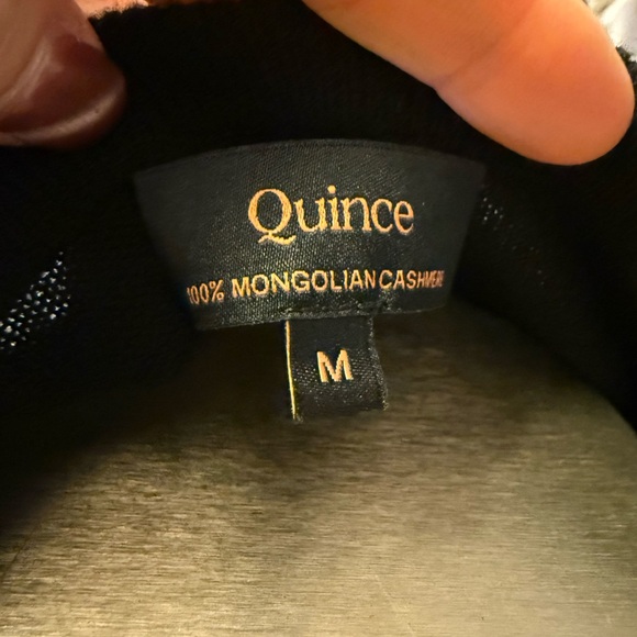 NWOT Quince Black Cashmere V-Neck Sweater - Picture 3 of 9